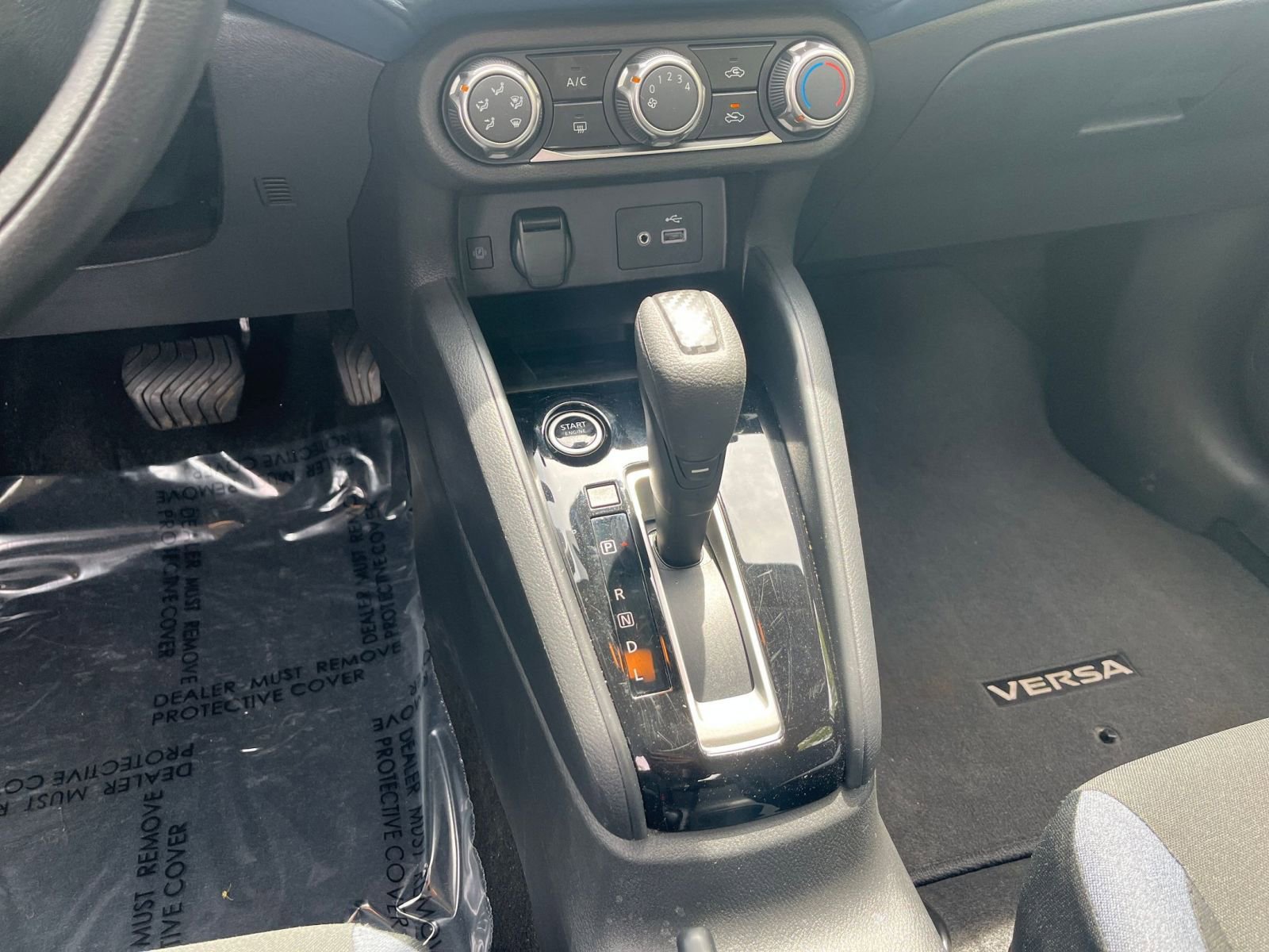 Used 2025 Nissan Versa SV image 36