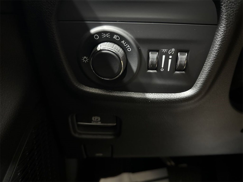 New 2025 Jeep Grand Cherokee Altitude image 15