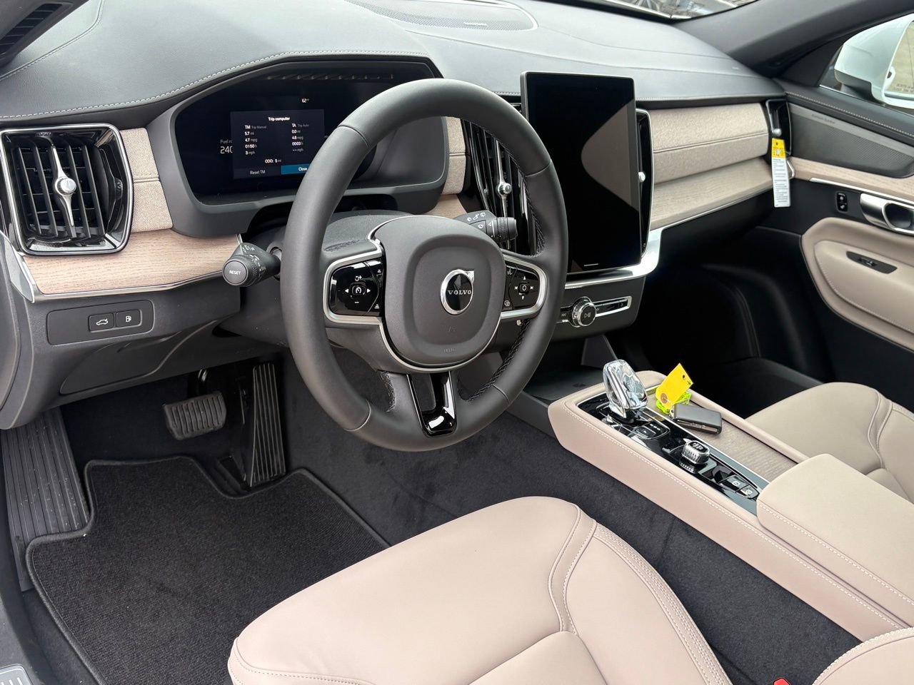 New 2026 Volvo XC90 T8 Plus image 14