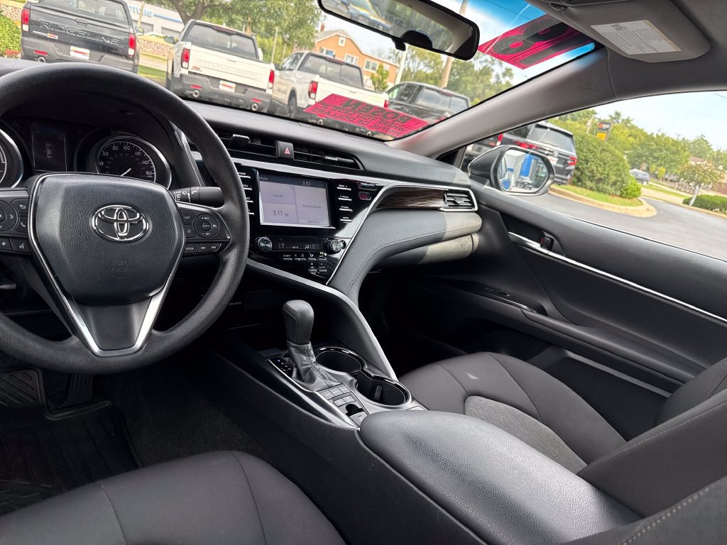 Used 2018 Toyota Camry LE FWD image 23
