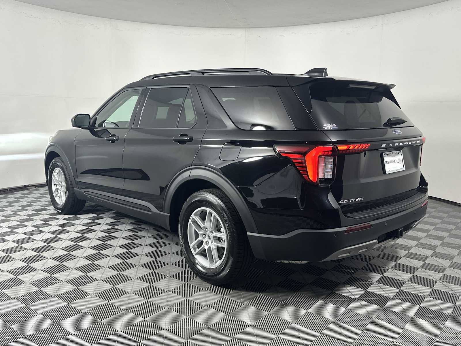 New 2026 Ford Explorer Active w/ Active Comfort Package RWD image 5