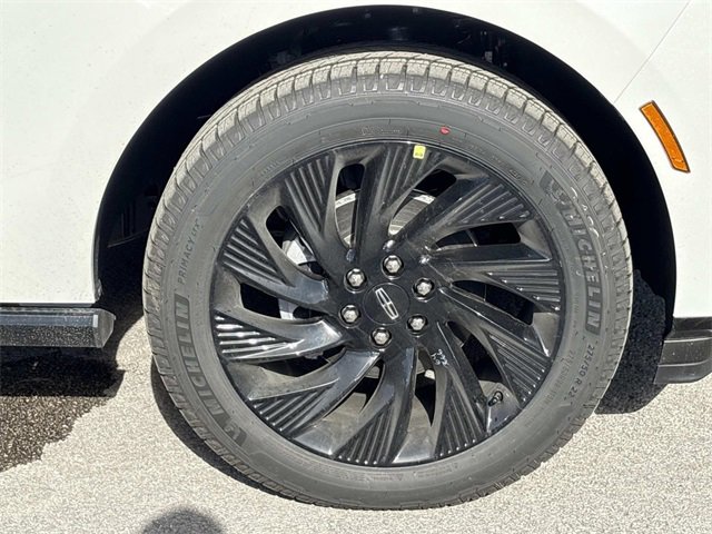 New 2025 Lincoln Navigator Reserve w/ Jet Appearance Package image 9