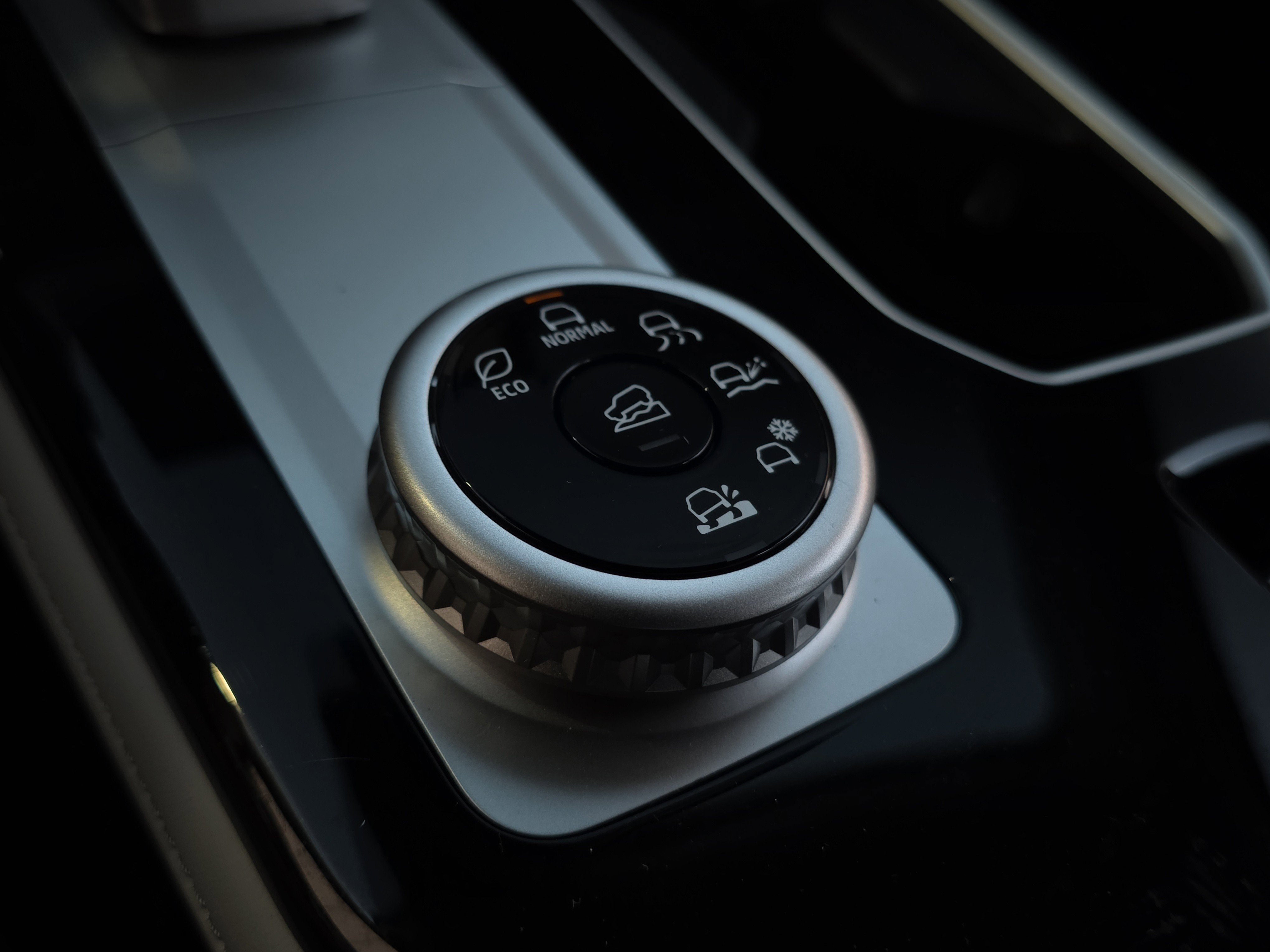New 2025 Mitsubishi Outlander SE image 18