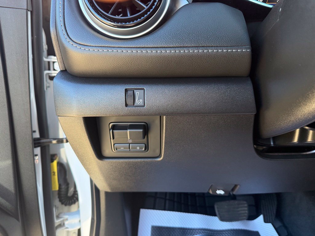Used 2024 Chevrolet Colorado LT w/ LT Convenience Package RWD image 32