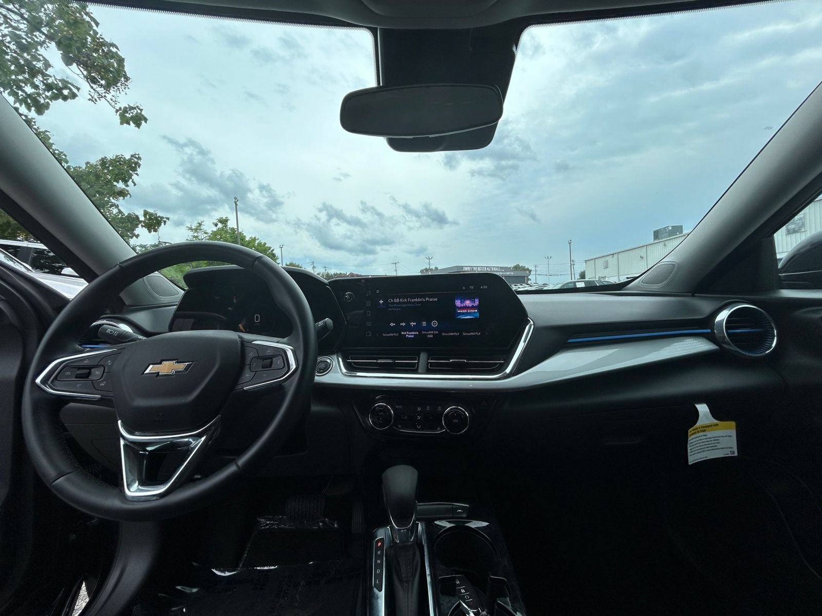 Used 2025 Chevrolet Trax LT w/ LT Convenience Package FWD image 28