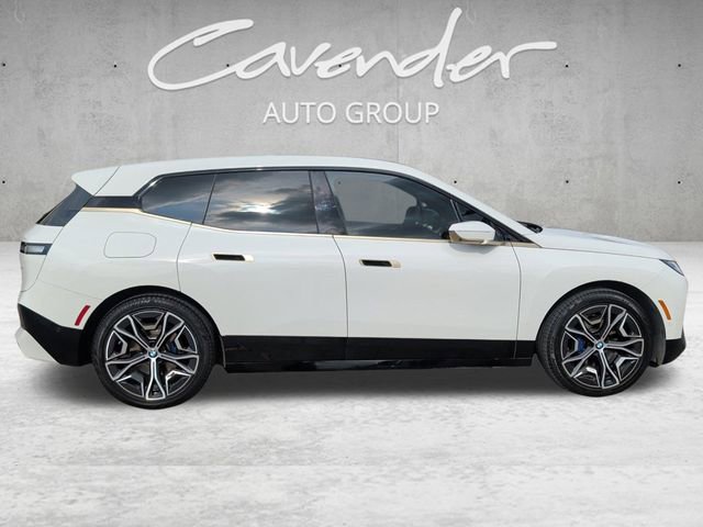 Used 2022 BMW iX xDrive50 w/ Premium Package image 17