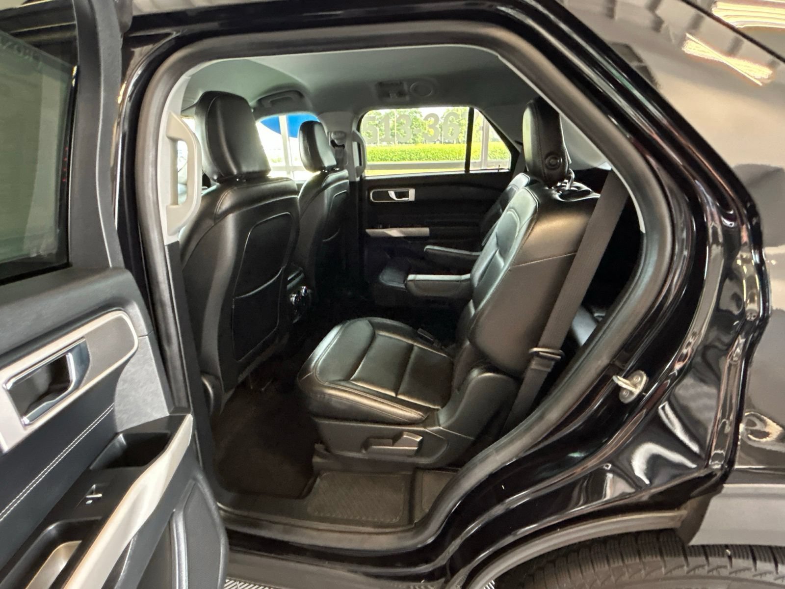 Used 2020 Ford Explorer XLT w/ Equipment Group 202A AWD/4WD image 15