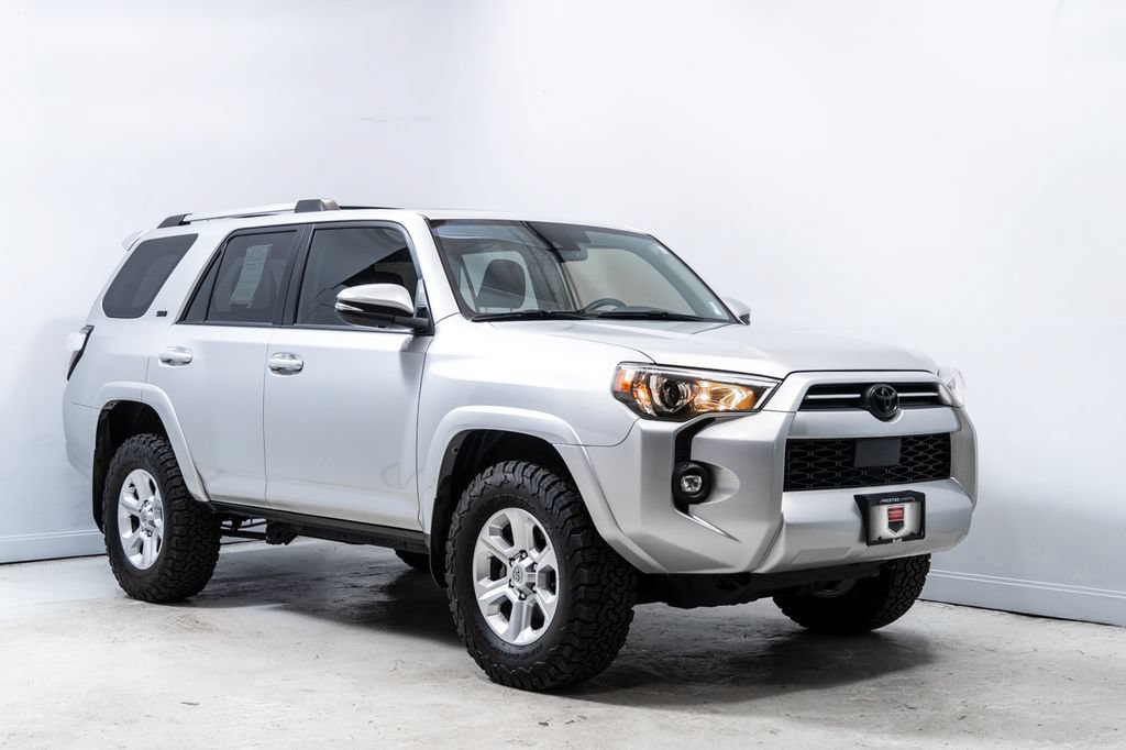 Used 2022 Toyota 4Runner SR5 Premium w/ Moonroof Package AWD/4WD image 9