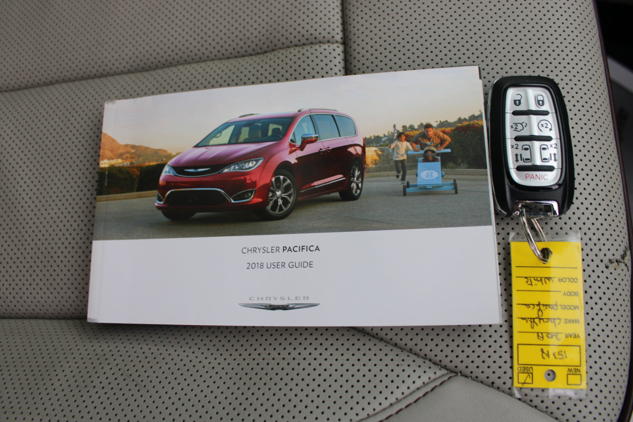 Used 2018 Chrysler Pacifica Limited image 47