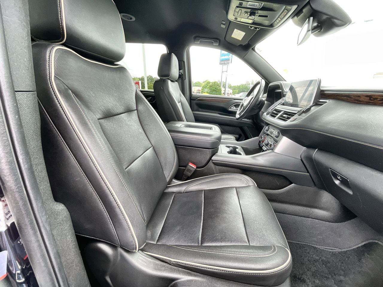 Used 2023 Chevrolet Suburban Premier AWD/4WD image 28