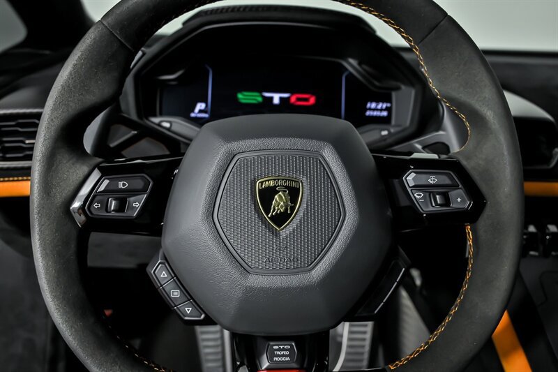 Used 2022 Lamborghini Huracan STO RWD image 27