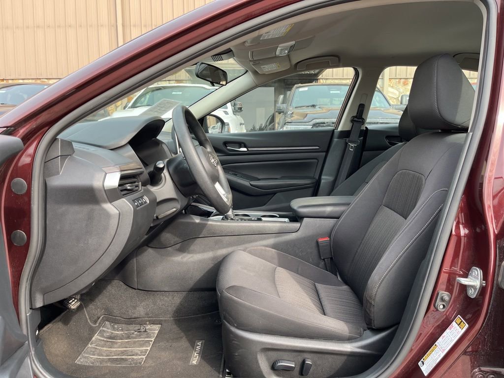 Used 2024 Nissan Altima 2.5 SV FWD image 15