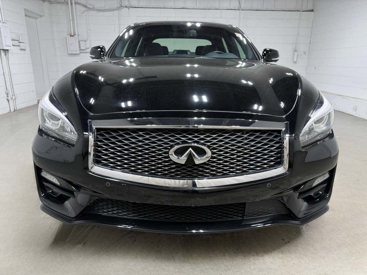 Used 2016 INFINITI Q70 3.7 w/ Technology Package AWD/4WD image 2