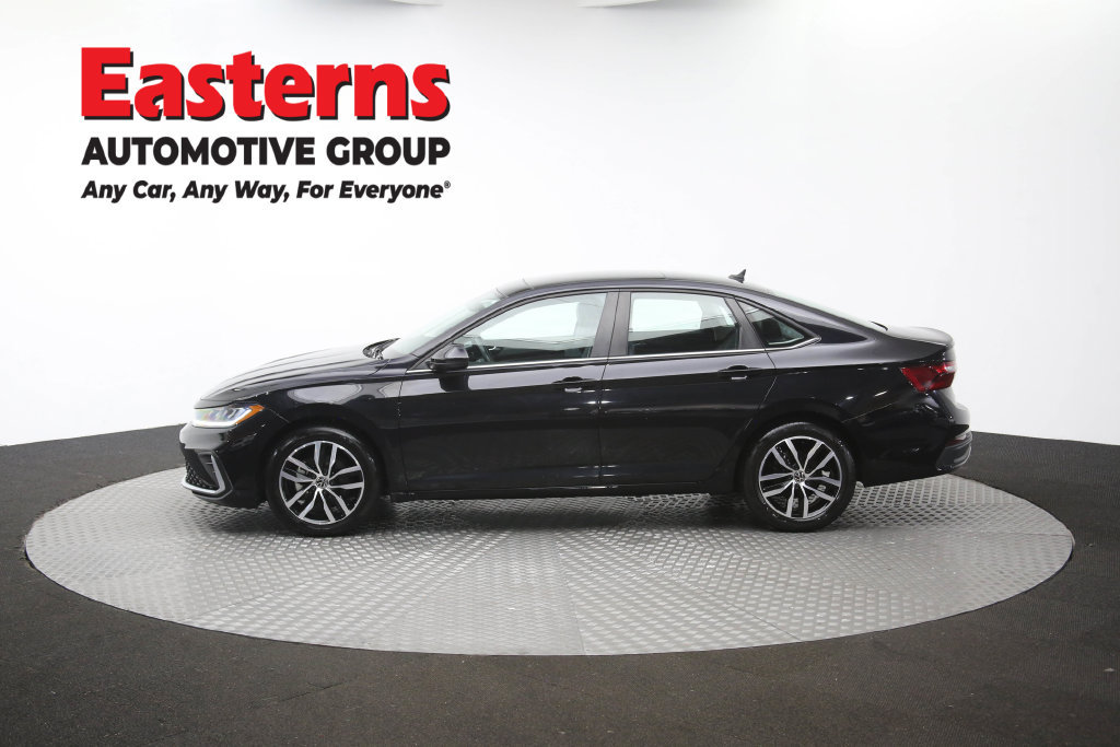 Used 2025 Volkswagen Jetta SE FWD image 60