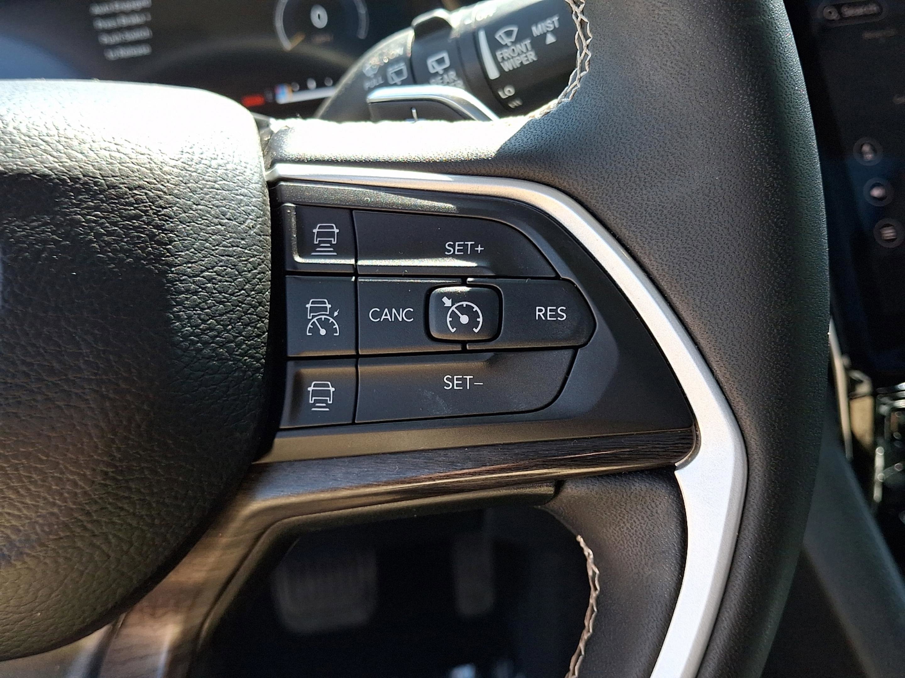 Certified 2023 Jeep Grand Cherokee L Limited w/ Luxury Tech Group II AWD/4WD image 22