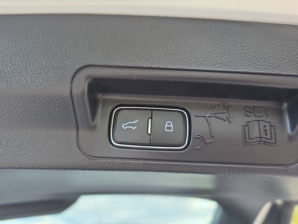 Used 2022 Ford Explorer Platinum w/ Equipment Group 601A image 15