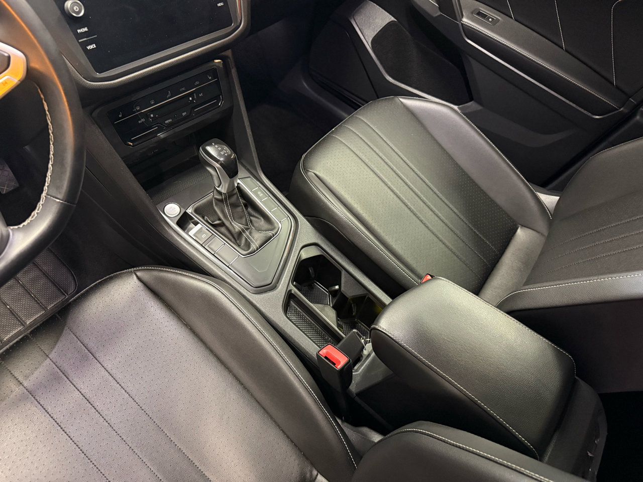 Used 2022 Volkswagen Tiguan SE image 15