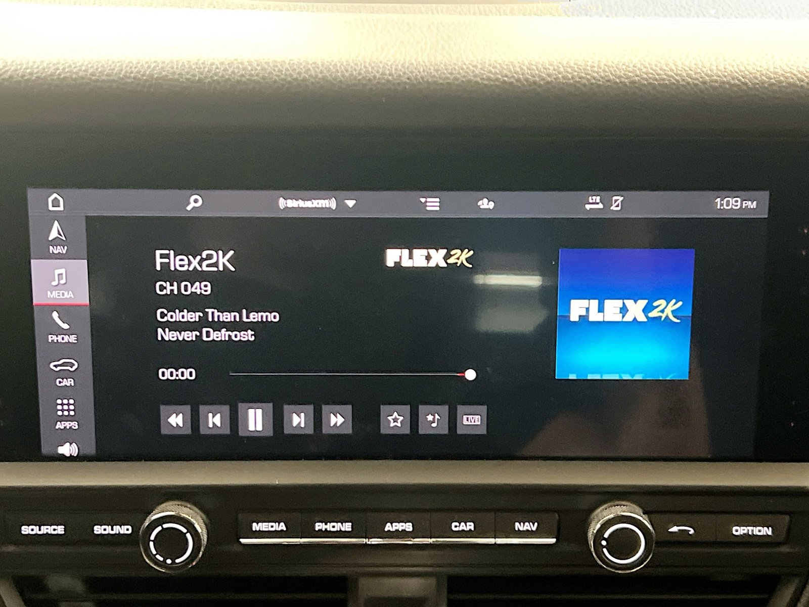 Used 2021 Porsche Macan image 11