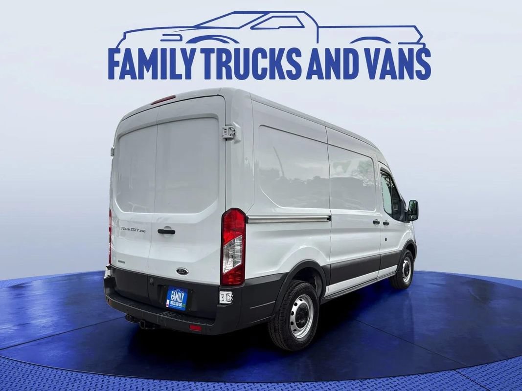 Used 2017 Ford Transit 250 130 Medium Roof RWD image 5