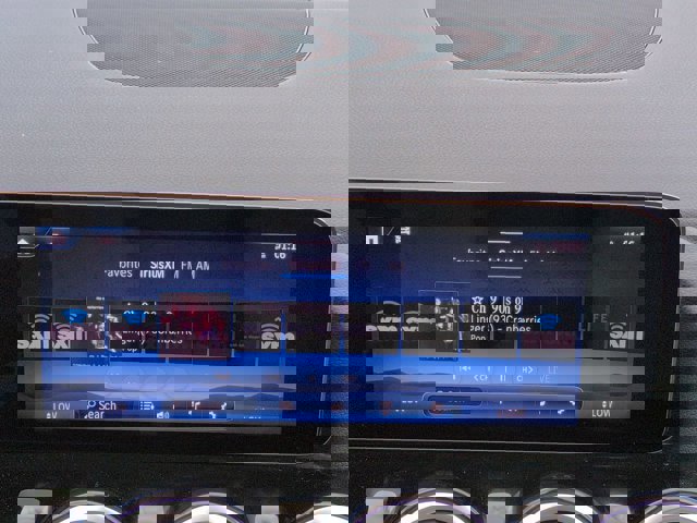 Used 2025 Mercedes-Benz GLA 250 image 18