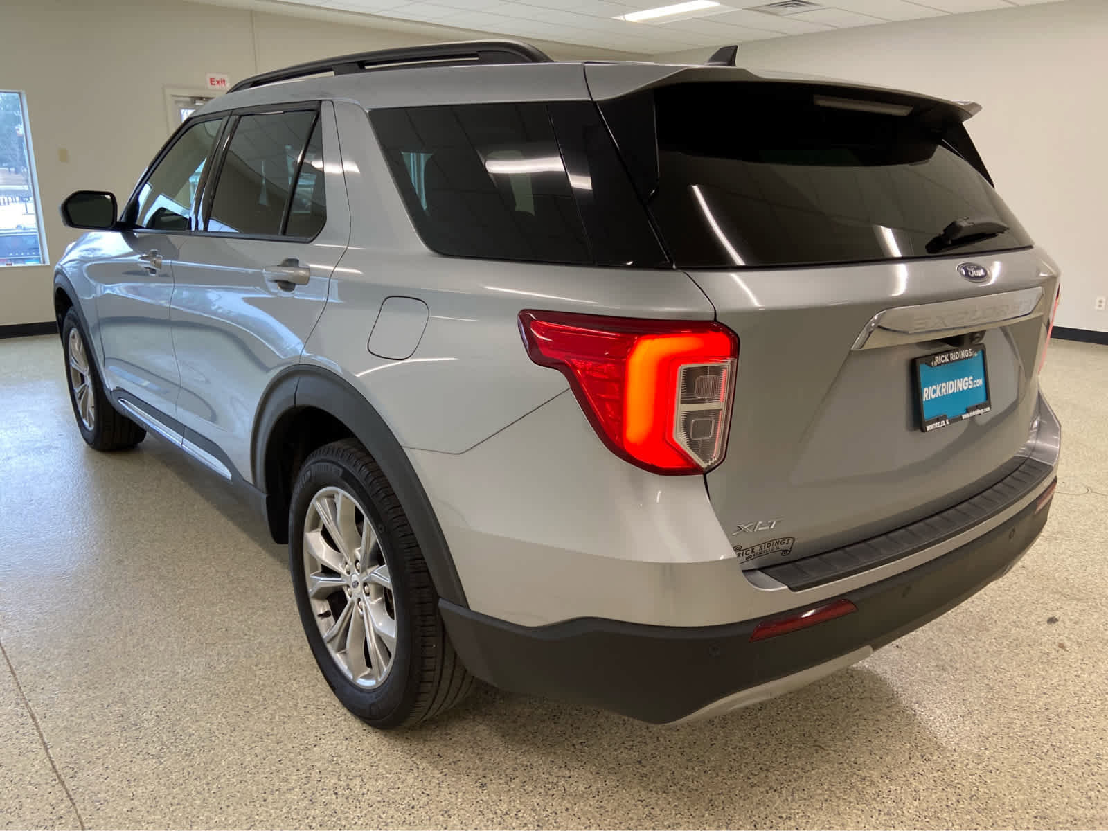 Used 2023 Ford Explorer XLT w/ Equipment Group 202A AWD/4WD image 12