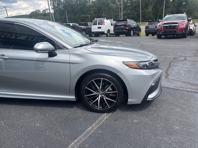 Used 2023 Toyota Camry SE AWD/4WD image 5