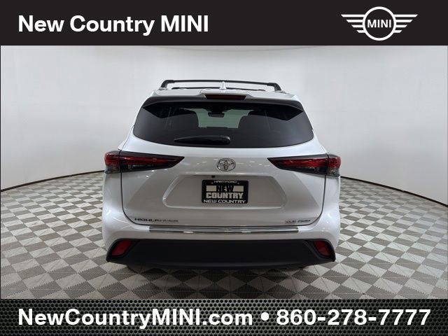 Used 2025 Toyota Highlander XLE w/ Protection Package #3 (TMS) image 6