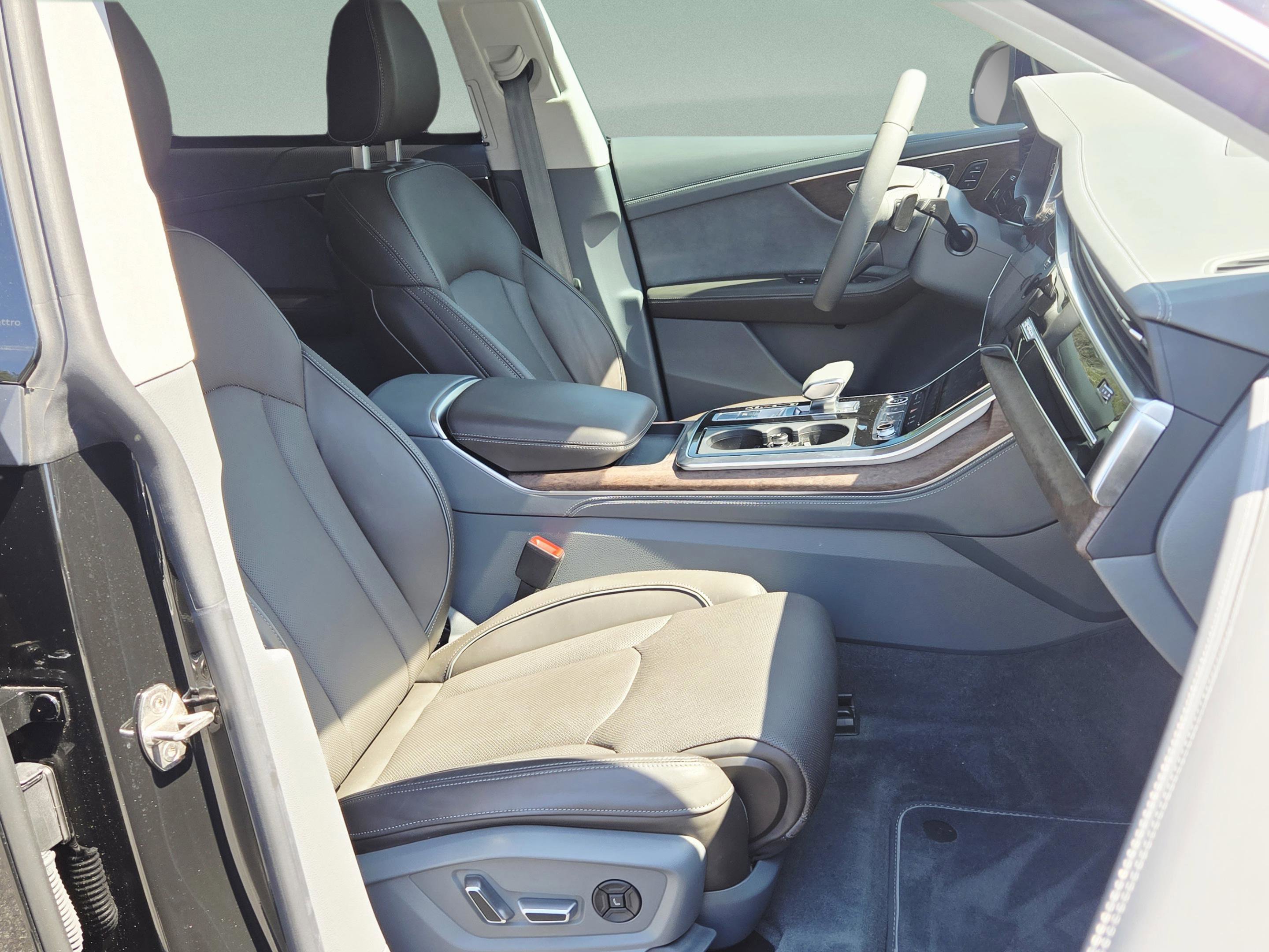 Used 2024 Audi Q8 Prestige w/ Prestige Package image 18