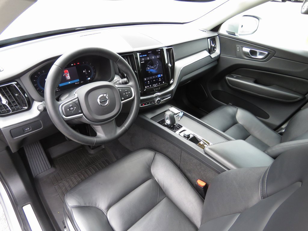 Used 2023 Volvo XC60 B5 Core w/ Climate Package image 12