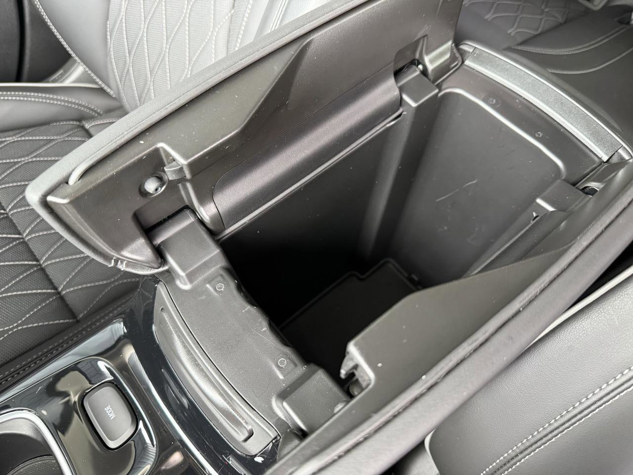 Used 2023 Buick Envision Avenir AWD/4WD image 26