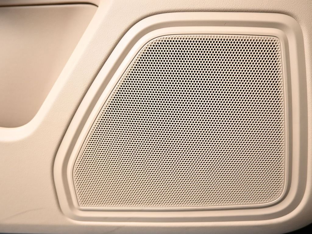 Certified 2023 Porsche Macan Turbo image 17