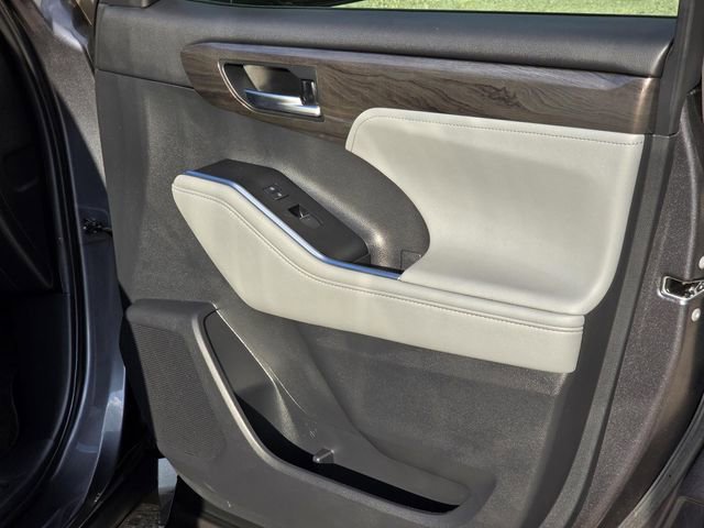 Used 2020 Toyota Highlander Limited image 36