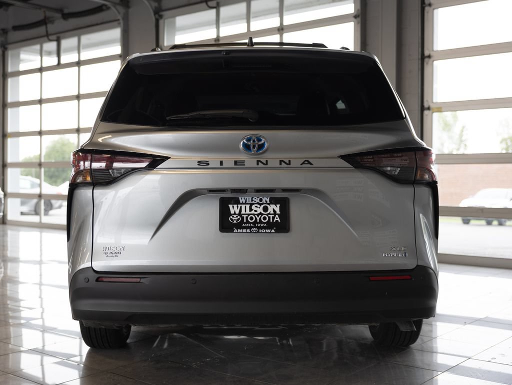 Certified 2024 Toyota Sienna XLE w/ XLE Plus Package FWD image 4