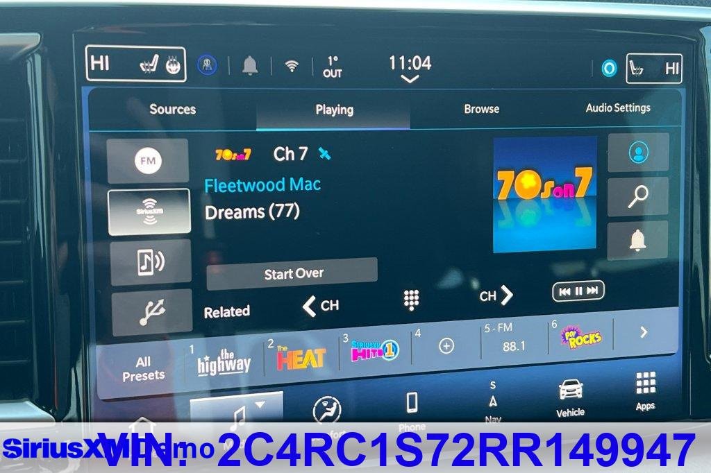 Used 2024 Chrysler Pacifica Select image 26