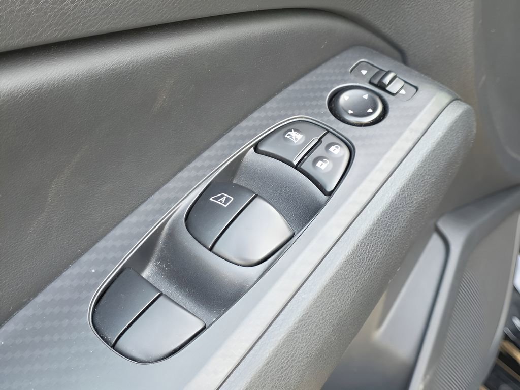 Used 2025 Nissan Altima 2.5 SV image 14