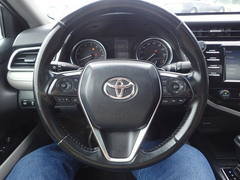 Used 2018 Toyota Camry SE w/ Moonroof Package FWD image 14