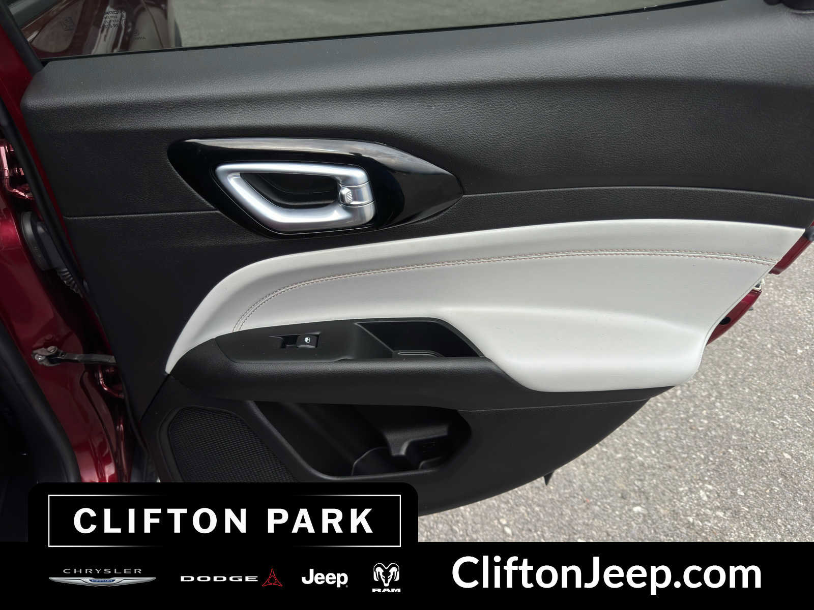 Used 2022 Jeep Compass Limited image 16