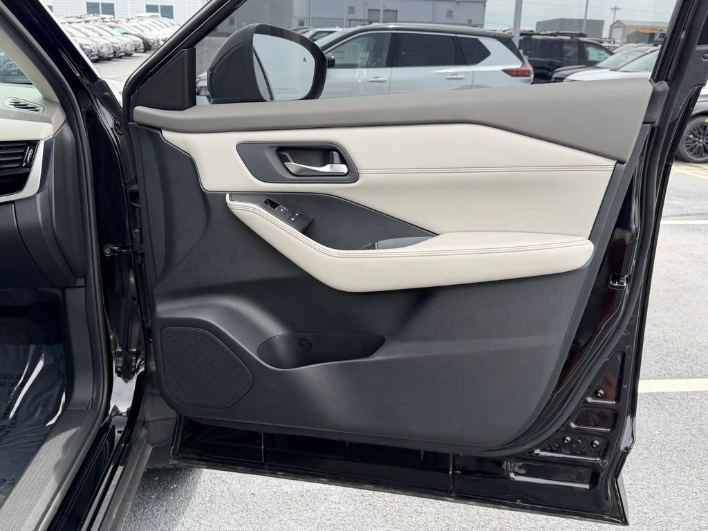 Used 2025 Nissan Rogue SL FWD image 23