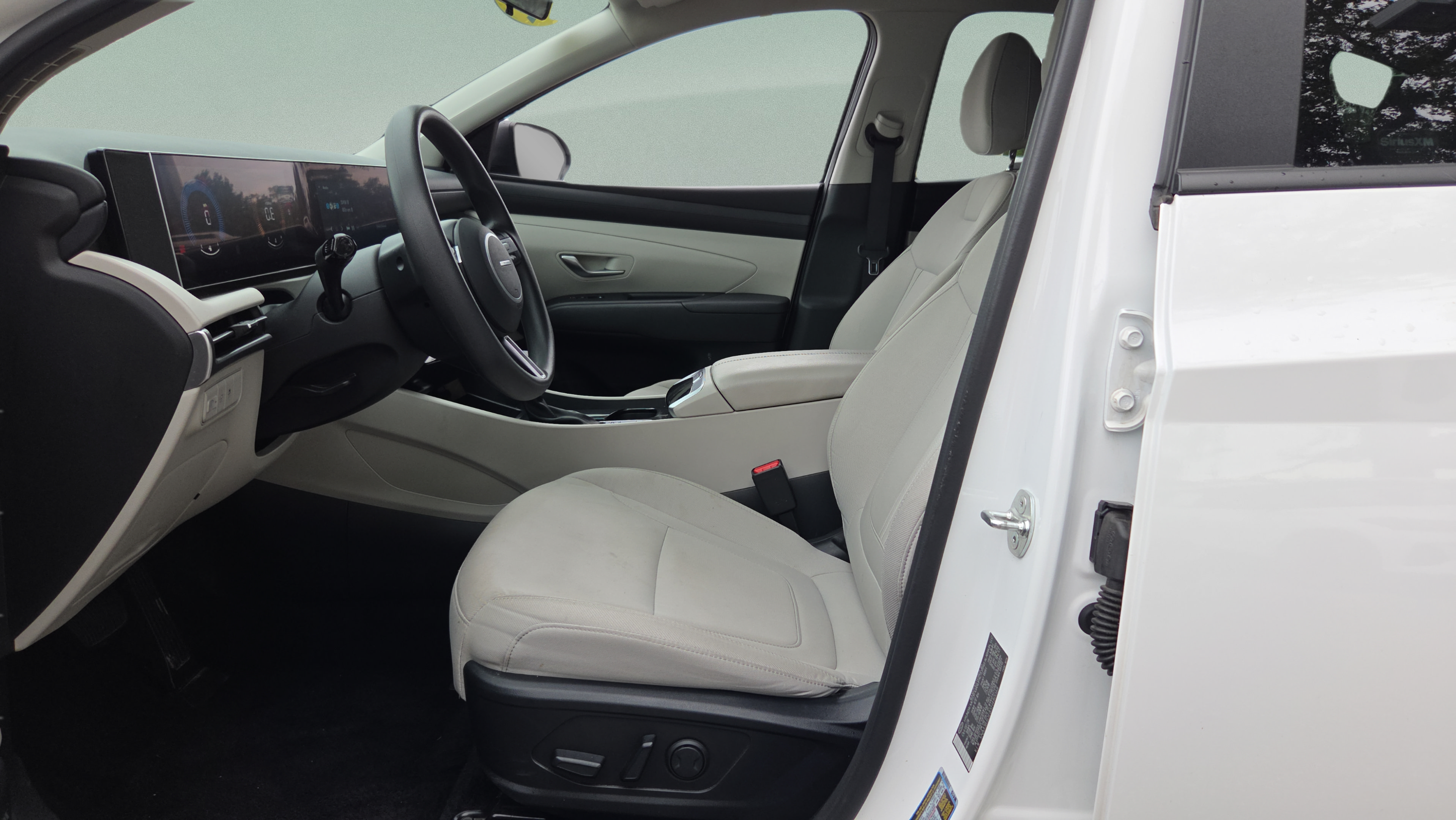 Used 2025 Hyundai Tucson SEL FWD image 9