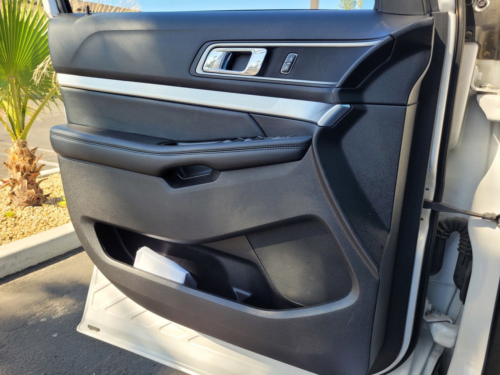 Used 2017 Ford Explorer XLT w/ Equipment Group 202A image 25