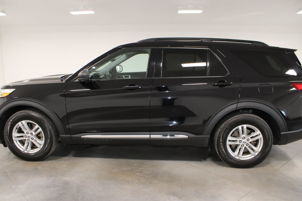 Used 2023 Ford Explorer XLT w/ Equipment Group 202A RWD image 6