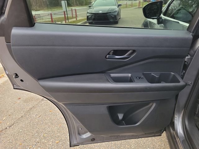Used 2024 Nissan Pathfinder S AWD/4WD image 31
