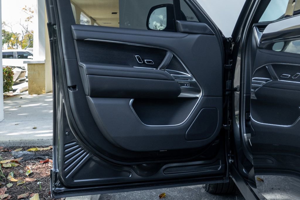 Used 2026 Land Rover Range Rover SE image 29