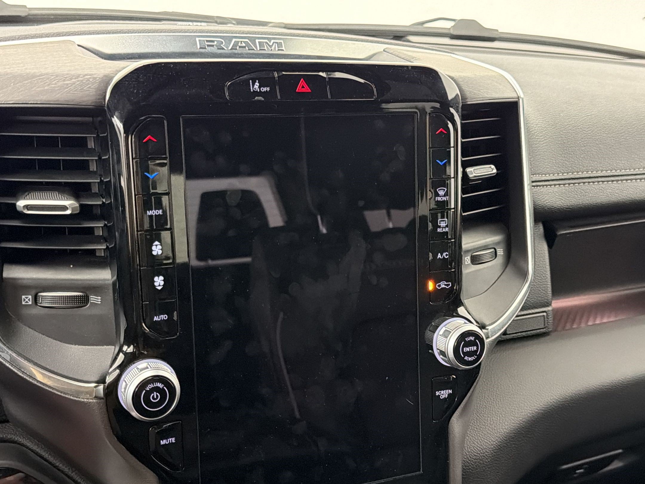 Used 2026 RAM 1500 Laramie AWD/4WD image 19