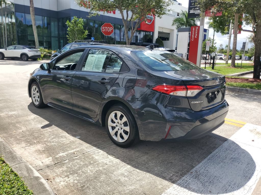 Used 2025 Toyota Corolla LE FWD image 4