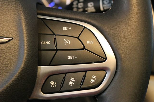 Used 2024 Chrysler Pacifica Touring-L FWD image 23
