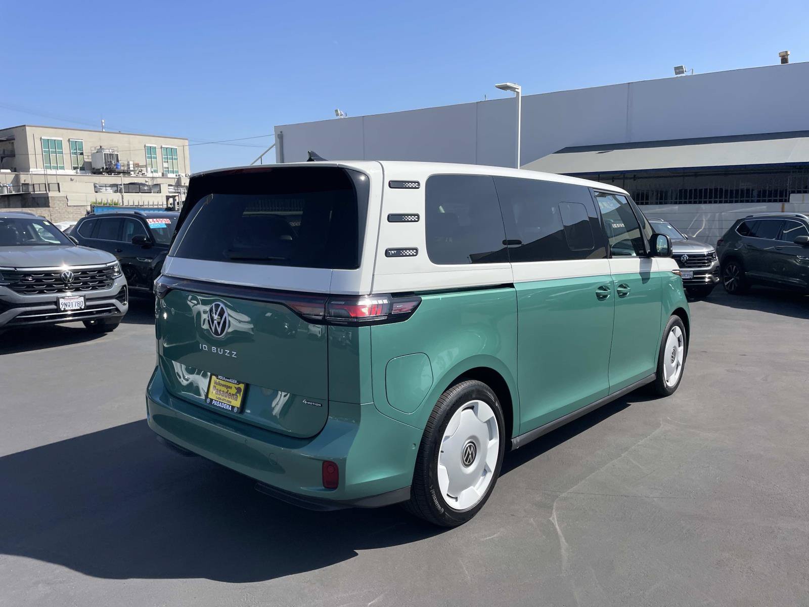 Certified 2025 Volkswagen ID. Buzz 1st Edition AWD/4WD image 4