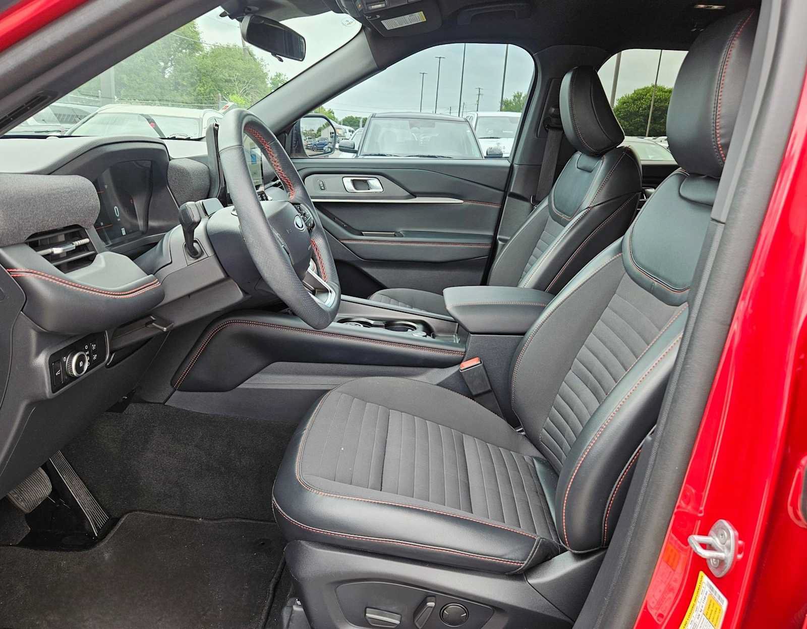Used 2025 Ford Explorer ST-Line RWD image 15