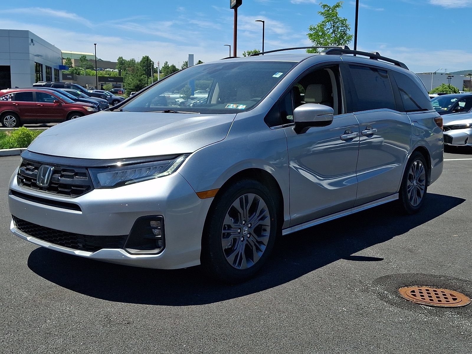 New 2026 Honda Odyssey Touring image 2