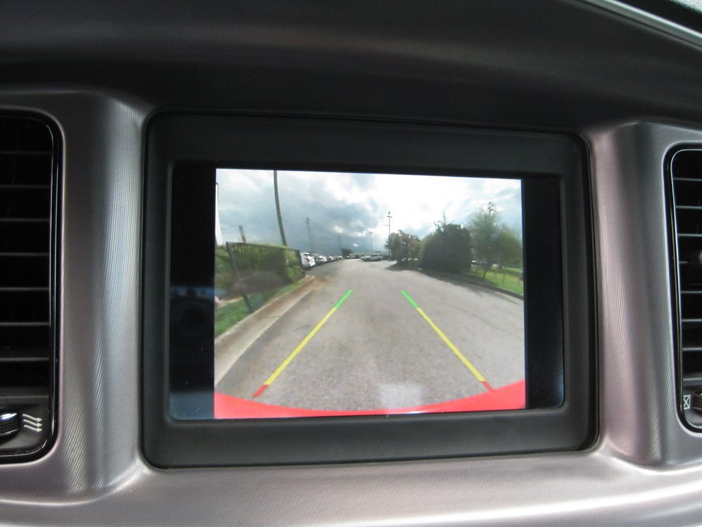 Used 2019 Dodge Charger SXT image 33